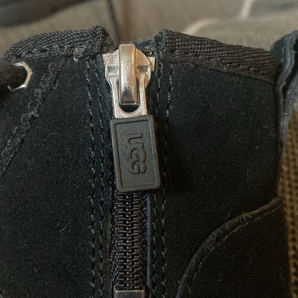 Size 7 toddler black Ugg’s - Picture 5 of 10